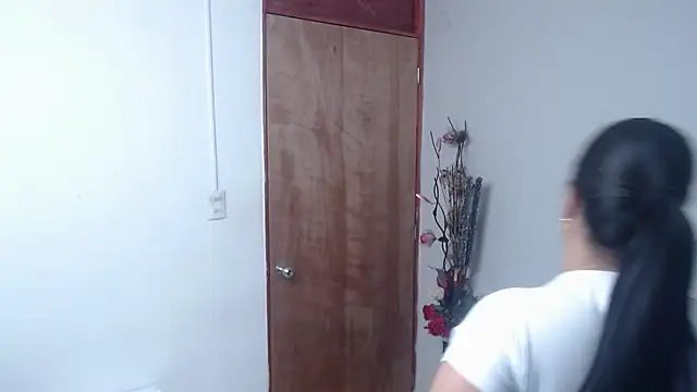 Snapshot of Nicol_Love0 chatting on March 19, 2025, 5:17 pm Nicol Love0 online show from March 19, 2025, 5:17 pm