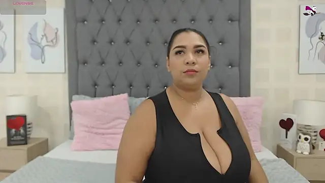 Snapshot of JoslinEvans chatting on October 23, 2025, 12:37 pm JoslinEvans online show from October 23, 2025, 12:37 pm