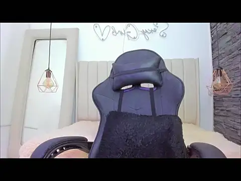 Snapshot of Zoeth_Ruiz chatting on September 25, 2025, 2:01 pm Zoeth Ruiz online show from September 25, 2025, 2:01 pm