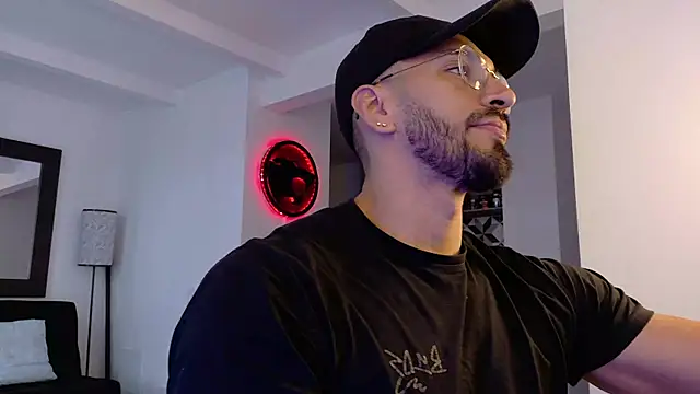 Snapshot of tony_muscle chatting on October 21, 2025, 9:14 pm tony muscle online show from October 21, 2025, 9:14 pm