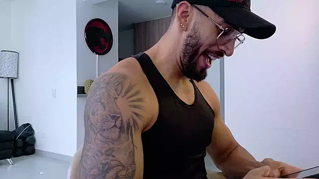 Snapshot of tony_muscle chatting on September 30, 2025, 9:43 pm tony muscle online show from September 30, 2025, 9:43 pm