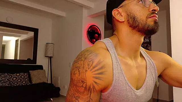 Snapshot of tony_muscle chatting on September 17, 2025, 11:07 pm tony muscle online show from September 17, 2025, 11:07 pm