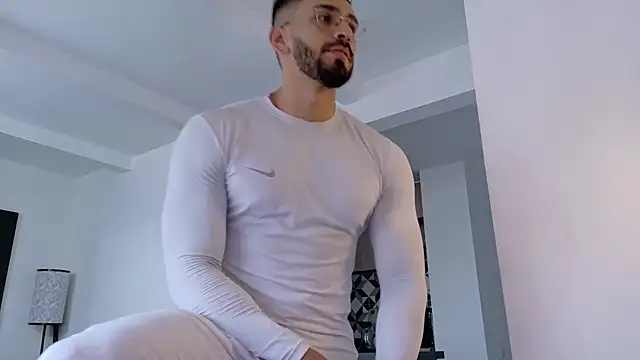 Snapshot of tony_muscle chatting on October 31, 2025, 5:09 pm tony muscle online show from October 31, 2025, 5:09 pm