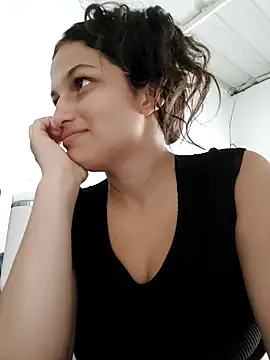 girl milk1 online show from February 7, 2025, 3:52 pm