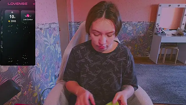 Chloe strip online show from September 29, 2025, 2:29 am