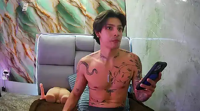 Apolo Hidalgo01 online show from February 19, 2025, 4:33 pm