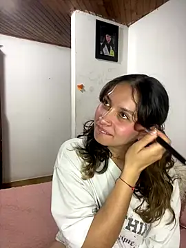 Snapshot of Andi9_ chatting on October 7, 2025, 1:06 am Andi9 online show from October 7, 2025, 1:06 am