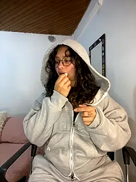 Snapshot of Andi9_ chatting on October 8, 2025, 1:07 am Andi9 online show from October 8, 2025, 1:07 am