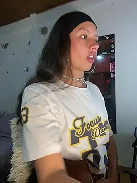 Snapshot of Andi9_ chatting on December 28, 2024, 2:43 am Andi9 online show from December 28, 2024, 2:43 am