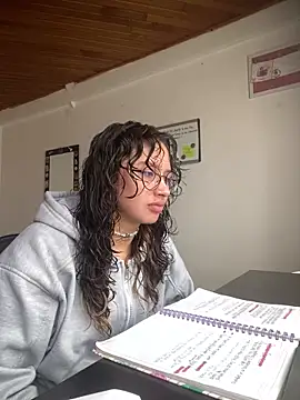 Snapshot of Andi9_ chatting on October 9, 2025, 3:45 pm Andi9 online show from October 9, 2025, 3:45 pm