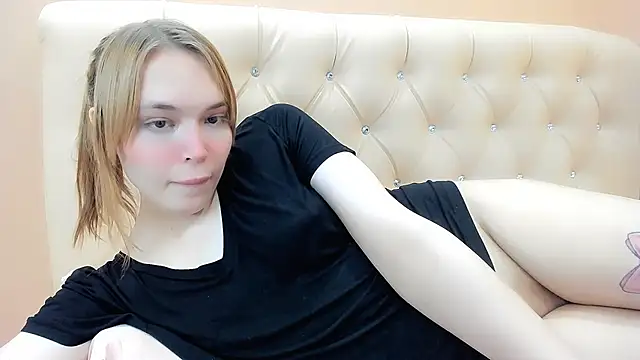 Snapshot of fem_to chatting on February 23, 2025, 8:00 pm fem to online show from February 23, 2025, 8:00 pm