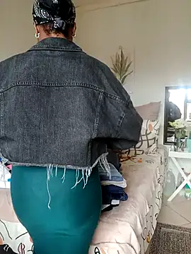 NunuBerry16 online show from October 16, 2025, 12:46 pm