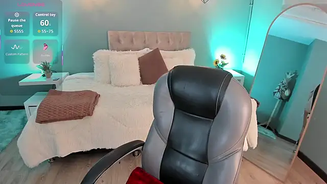 Snapshot of Nora_Vennucci chatting on October 17, 2025, 7:48 pm Nora Vennucci online show from October 17, 2025, 7:48 pm