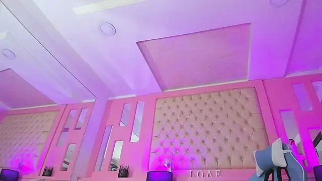 Snapshot of LarahB_ chatting on February 28, 2025, 12:43 am LarahB online show from February 28, 2025, 12:43 am