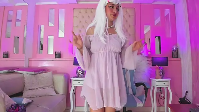 Snapshot of LarahB_ chatting on February 1, 2025, 12:07 am LarahB online show from February 1, 2025, 12:07 am