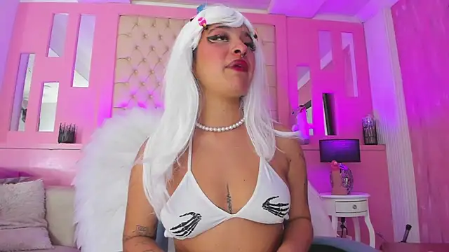 Snapshot of LarahB_ chatting on January 31, 2025, 9:05 pm LarahB online show from January 31, 2025, 9:05 pm