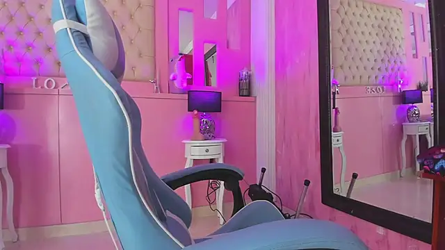 Snapshot of LarahB_ chatting on February 12, 2025, 8:07 pm LarahB online show from February 12, 2025, 8:07 pm