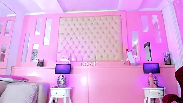 Snapshot of LarahB_ chatting on March 13, 2025, 9:16 pm LarahB online show from March 13, 2025, 9:16 pm