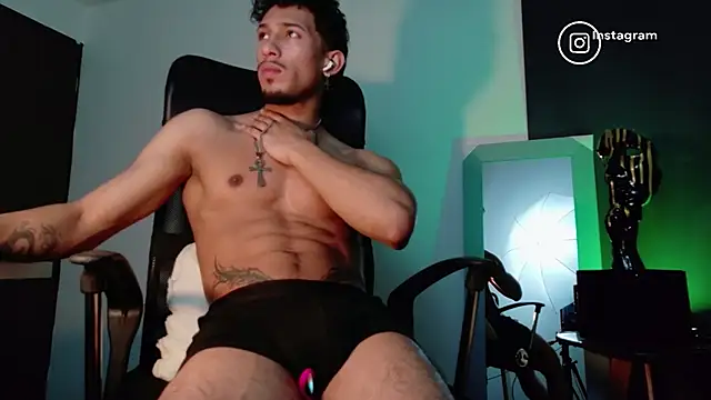 Snapshot of rafael_stone chatting on November 2, 2025, 2:38 am rafael stone online show from November 2, 2025, 2:38 am