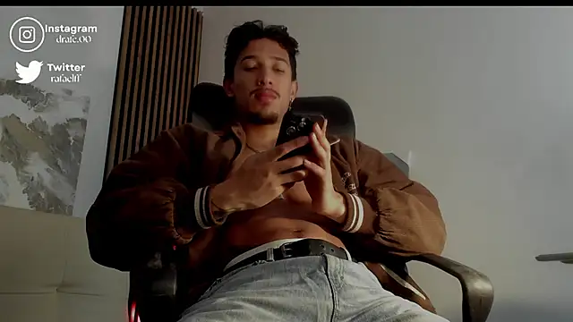 Snapshot of rafael_stone chatting on September 27, 2025, 11:33 pm rafael stone online show from September 27, 2025, 11:33 pm