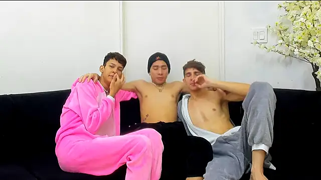 StrawwBoys online show from September 15, 2025, 11:21 am