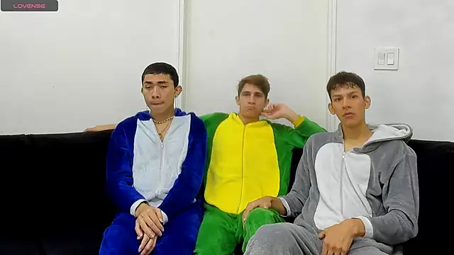 StrawwBoys online show from September 26, 2025, 10:44 am