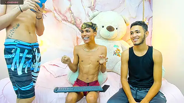 StrawwBoys online show from January 17, 2025, 2:07 pm