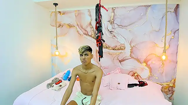 StrawwBoys online show from December 27, 2024, 2:01 pm