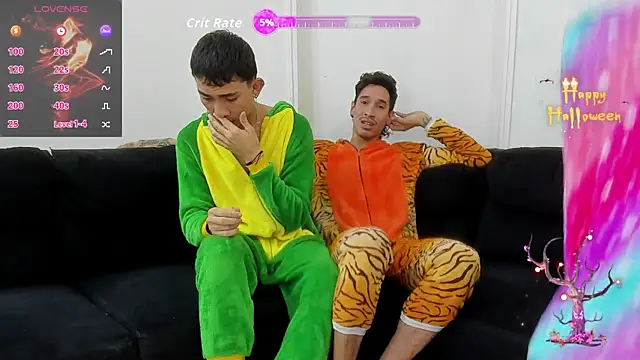 StrawwBoys online show from October 28, 2025, 10:25 am