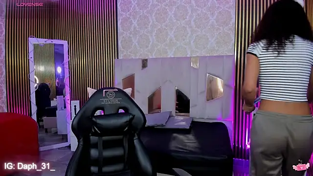 Snapshot of Daphnne_tay chatting on October 10, 2025, 7:36 pm Daphnne tay online show from October 10, 2025, 7:36 pm