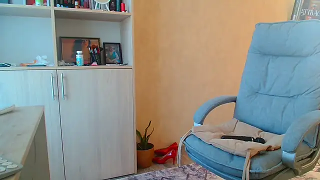 Brionia online show from September 14, 2025, 5:52 am