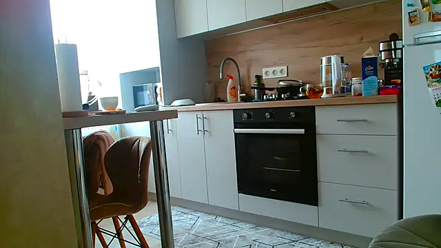 Brionia online show from December 2, 2025, 7:10 am