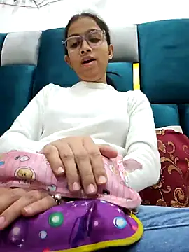 Snapshot of Aleena_Rai chatting on December 7, 2024, 6:32 pm Aleena Rai online show from December 7, 2024, 6:32 pm