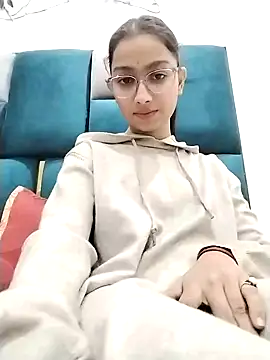 Snapshot of Aleena_Rai chatting on December 4, 2024, 5:49 pm Aleena Rai online show from December 4, 2024, 5:49 pm