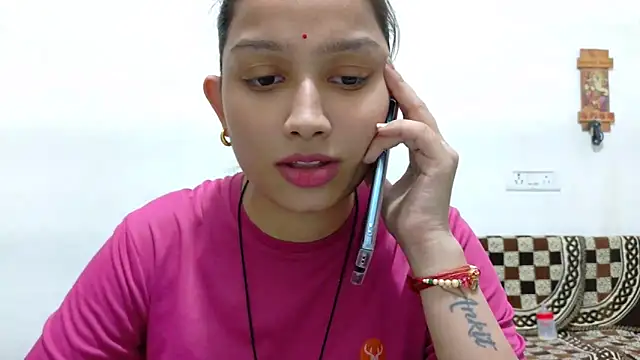 Snapshot of Aleena_Rai chatting on October 5, 2025, 6:20 pm Aleena Rai online show from October 5, 2025, 6:20 pm