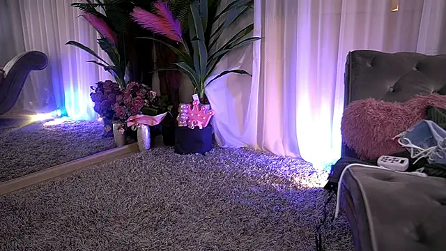 EsmeeLuv online show from March 18, 2025, 1:01 pm