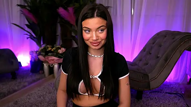 EsmeeLuv online show from March 4, 2025, 9:00 pm