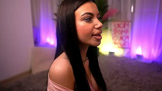 EsmeeLuv online show from February 26, 2025, 6:30 am