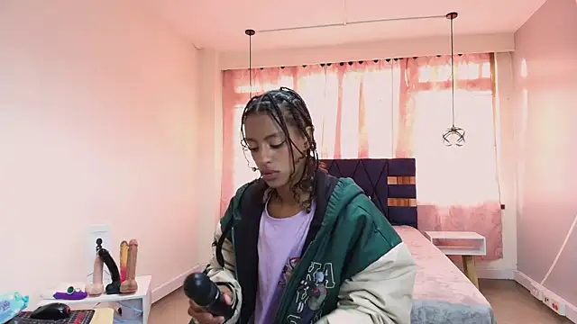 Zia Green online show from February 5, 2025, 12:06 pm