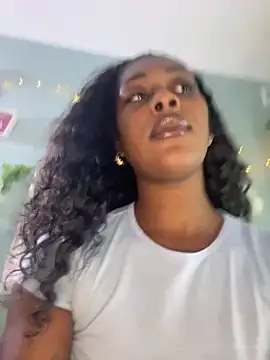 Snapshot of ebonycatlisaaaalime chatting on May 24, 2026, 1:44 pm ebonycatlisaaaalime online show from May 24, 2026, 1:44 pm