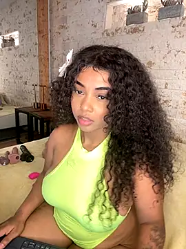 Snapshot of pamela_west chatting on September 23, 2025, 6:48 pm pamela west online show from September 23, 2025, 6:48 pm