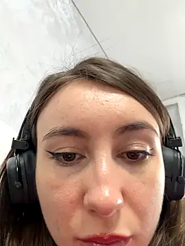 Snapshot of viviandaimond1 chatting on October 19, 2025, 11:02 am viviandaimond1 online show from October 19, 2025, 11:02 am