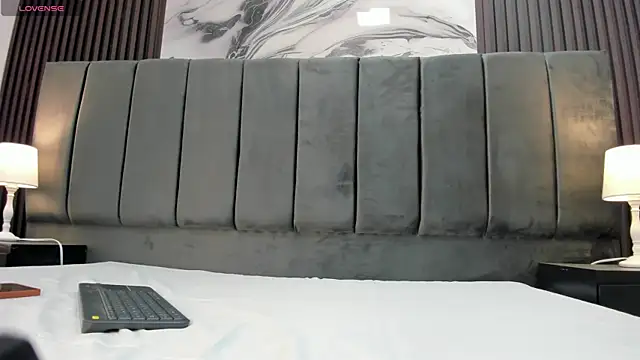 KarinaSimonz online show from April 17, 2026, 7:49 pm