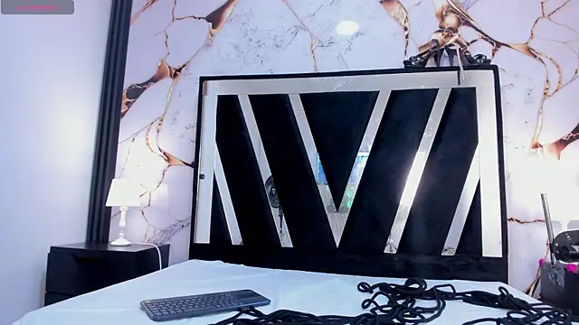 Snapshot of KarinaSimonz chatting on September 20, 2025, 7:41 pm KarinaSimonz online show from September 20, 2025, 7:41 pm