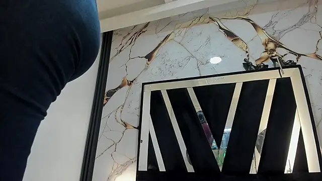 Snapshot of KarinaSimonz chatting on October 1, 2025, 7:29 pm KarinaSimonz online show from October 1, 2025, 7:29 pm