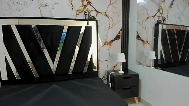 Snapshot of KarinaSimonz chatting on October 8, 2025, 7:25 pm KarinaSimonz online show from October 8, 2025, 7:25 pm