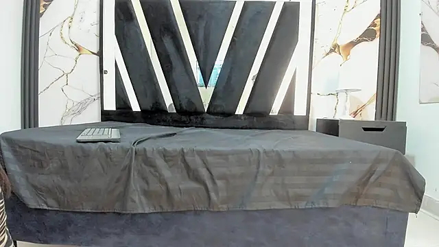 Snapshot of KarinaSimonz chatting on October 4, 2025, 7:37 pm KarinaSimonz online show from October 4, 2025, 7:37 pm