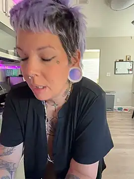 Snapshot of GoldieBakeman chatting on July 30, 2026, 5:56 pm GoldieBakeman online show from July 30, 2026, 5:56 pm