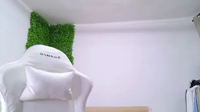 Snapshot of Lorennameliyy chatting on February 24, 2025, 2:19 am Lorennameliyy online show from February 24, 2025, 2:19 am