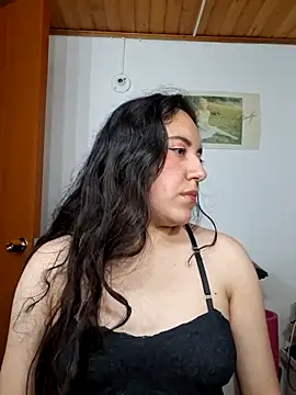 Emi chik online show from April 29, 2026, 4:38 am
